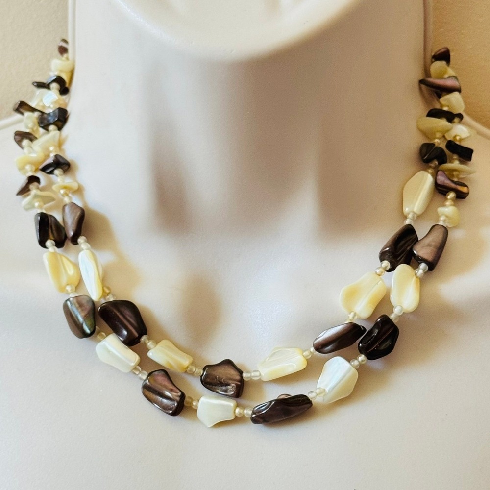 VTG Japan Shell Necklace Mother of Pearl Double Strand Layered Retro beads 16.5"